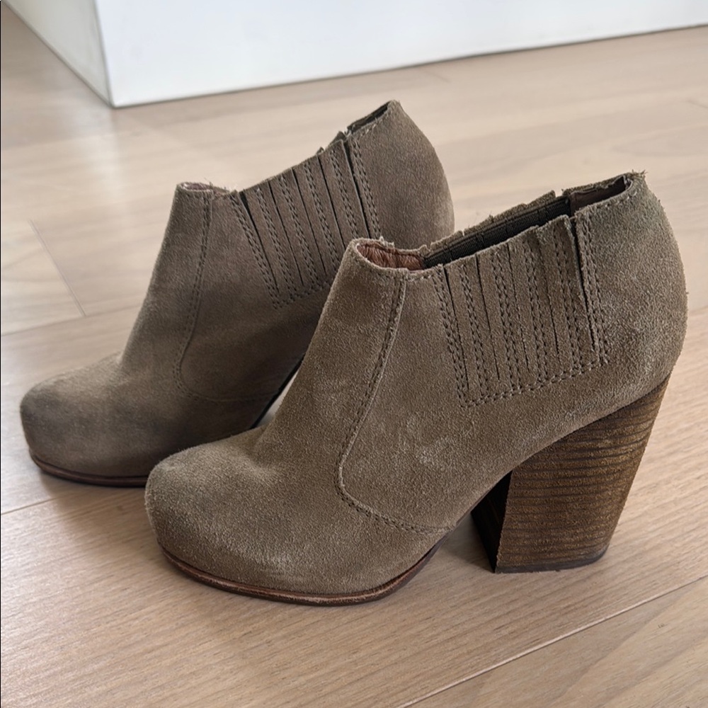 Women's Tan Suede Ankle Boots